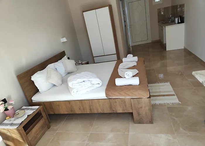 Yanna Studios & Apartments